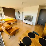 Center With Parking And A Big Terrace Брно