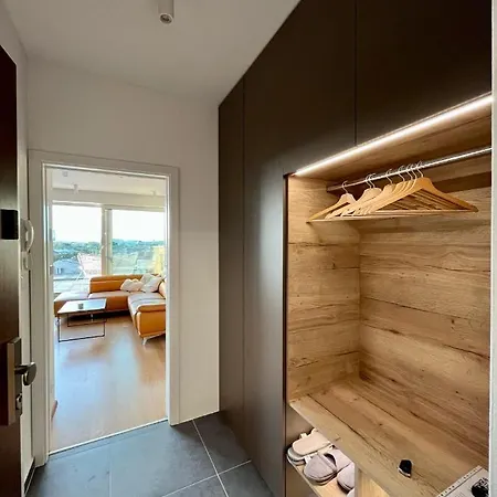 Center With Parking And A Big Terrace Appartamento *
