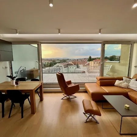 Center With Parking And A Big Terrace * Brno