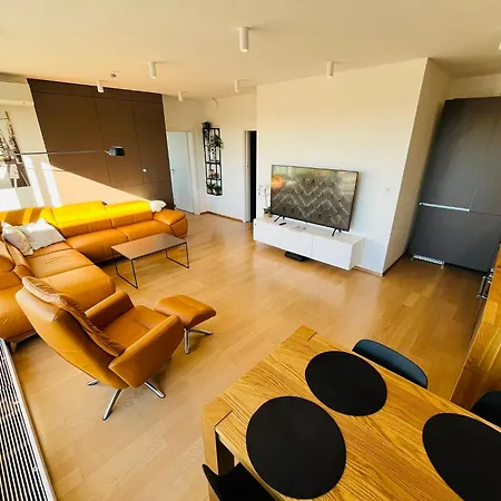 Center With Parking And A Big Terrace Brno