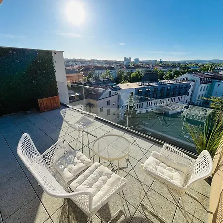 Center With Parking And A Big Terrace Apartamento Brno